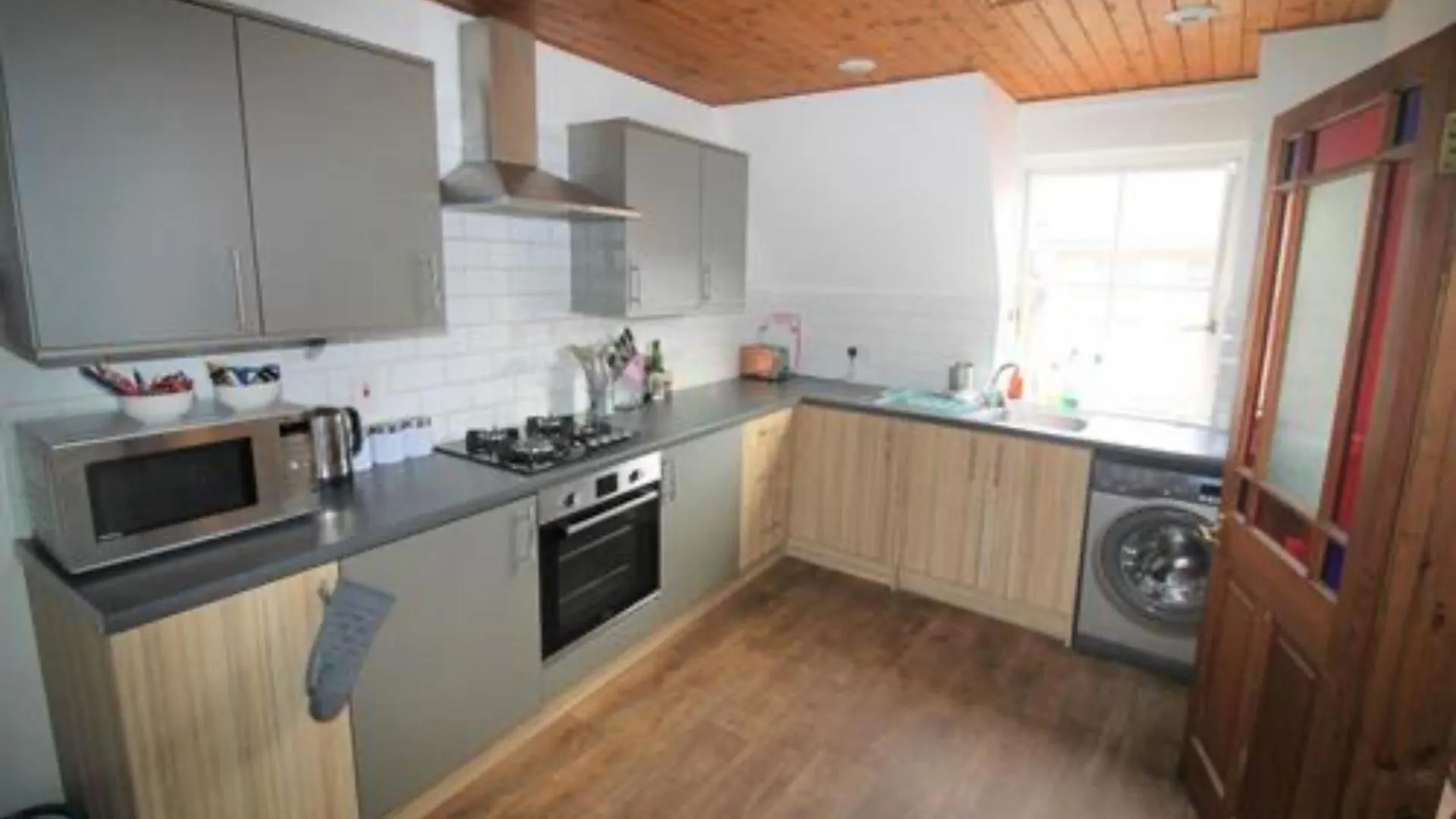The Lodge, The Courtyard - Simple And Affordable Exeter Apartment