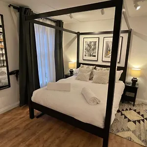 Ultra Modern Apartment, In Apartment