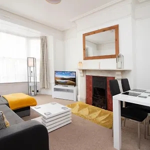 Raleigh Gf - Ground Floor 1 Bed Georgian Flat In The Centre Free Parking And Wifi Apartment