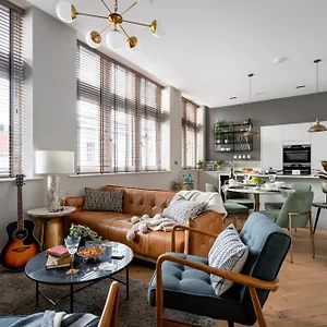 Cathedral Yard - Art Deco Luxury Apartment